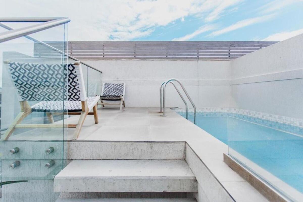 The Paragon Kahlua Modern Open Plan Centrally Located *
