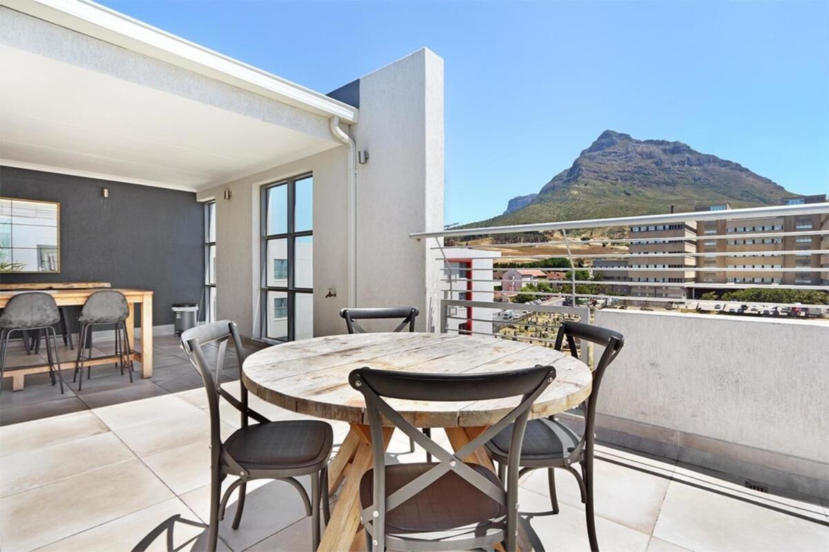 The Paragon Kahlua Modern Open Plan Centrally Located