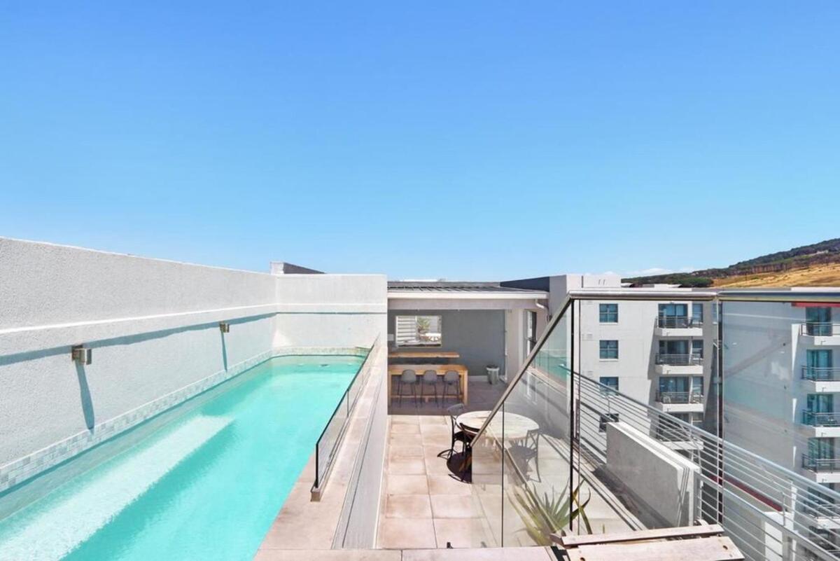 The Paragon Kahlua Modern Open Plan Centrally Located
